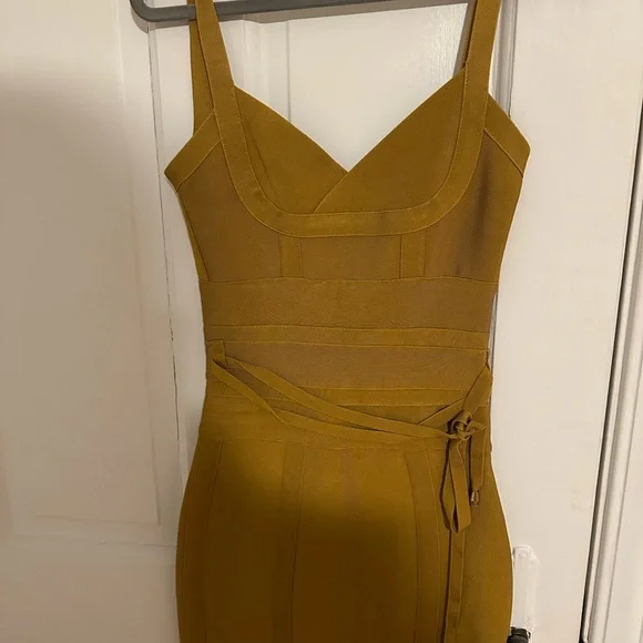 Gold bandage dresss size small never worn - Picture 2 of 2
